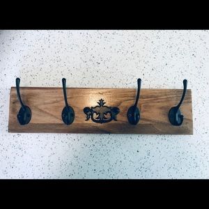 Wall amounted farm style coat rack
